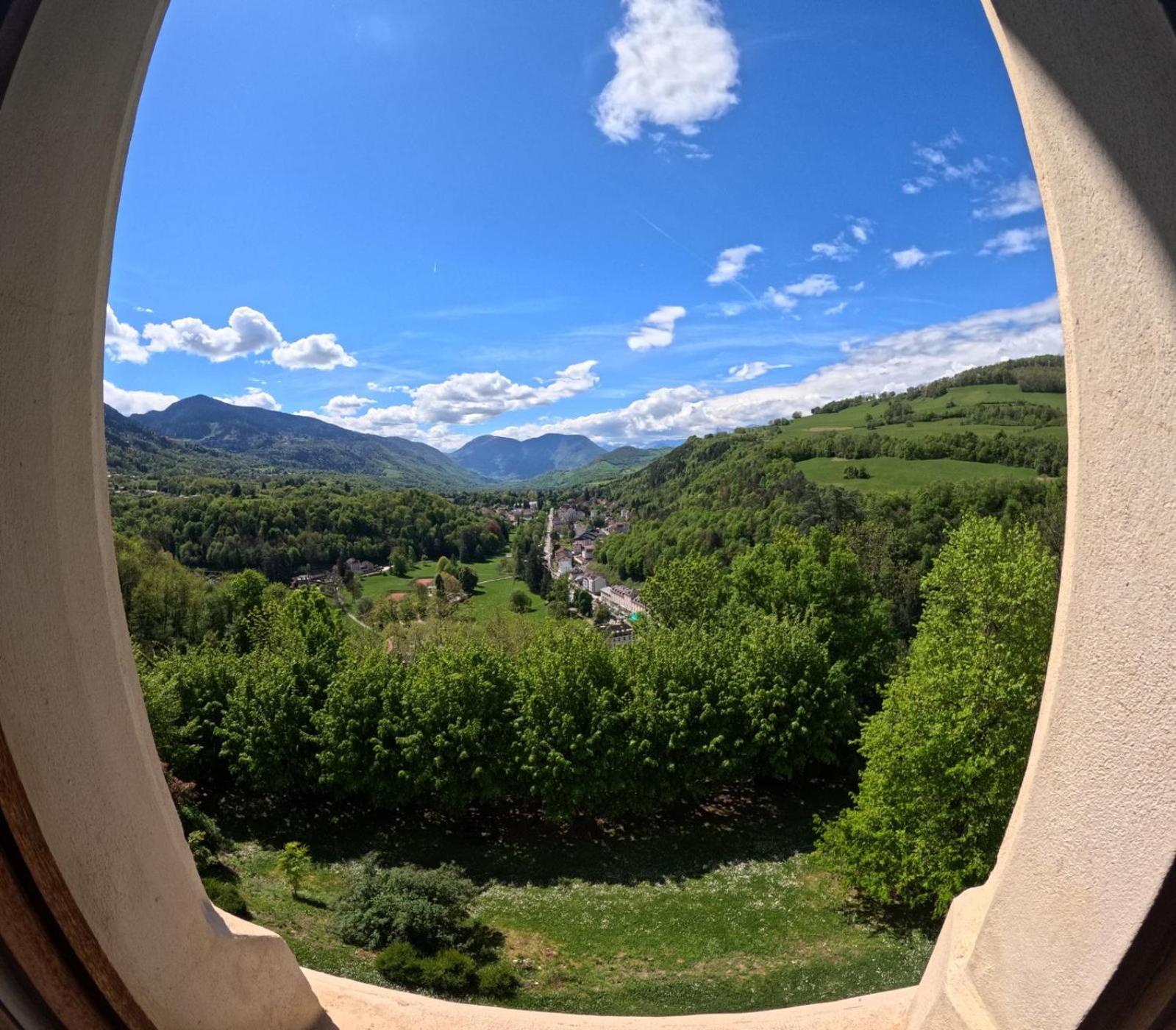 Le Belvedere De La Grand Croix Dans Le Chateau D'Uriage Saint-Martin-dʼUriage Exteriör bild